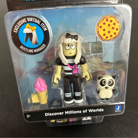 Roblox Work At A Pizza Place Mia Figure with Exclusive Virtual Item - Picture 3 of 12